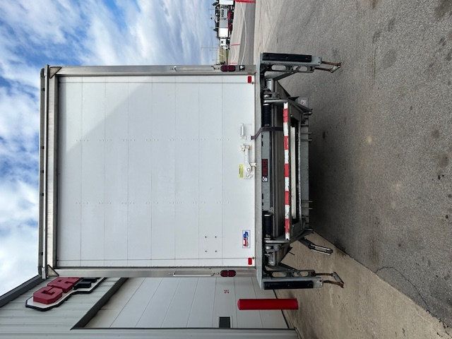 2023 Freightliner M2106