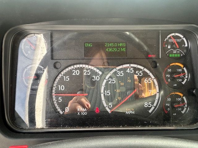 2023 Freightliner M2106