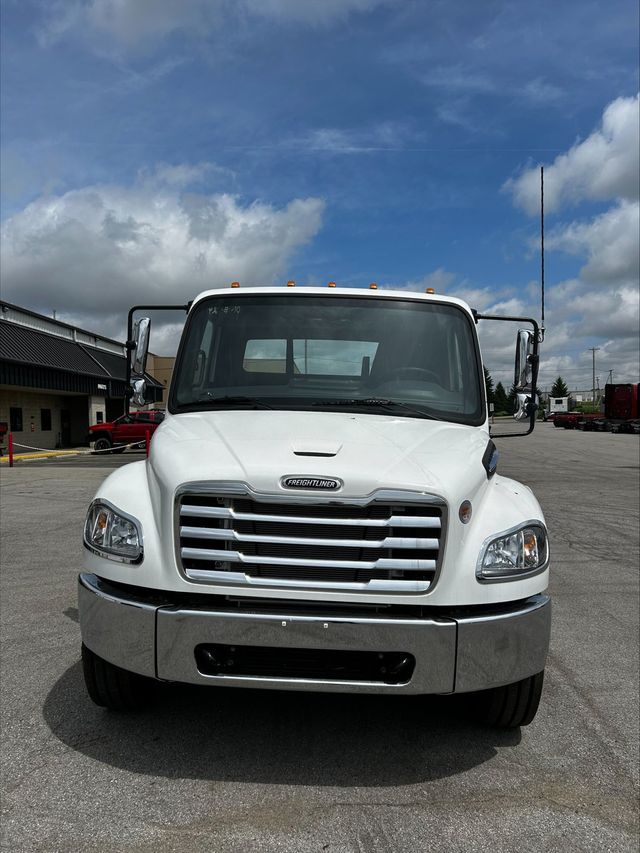 2025 Freightliner M2106