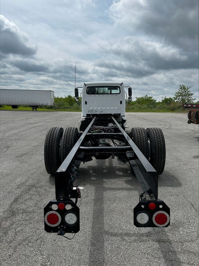 2025 Freightliner M2106