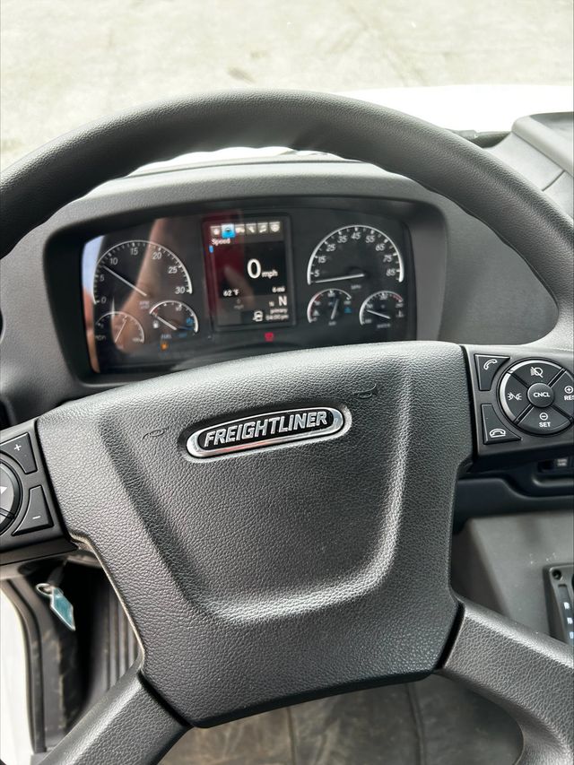 2025 Freightliner M2106