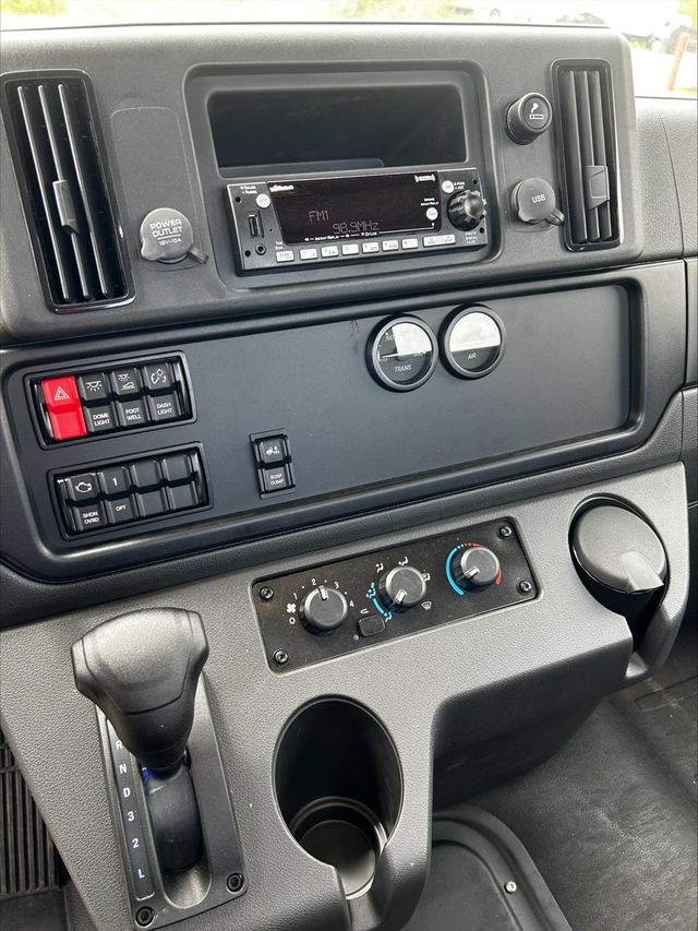 2025 Freightliner M2106