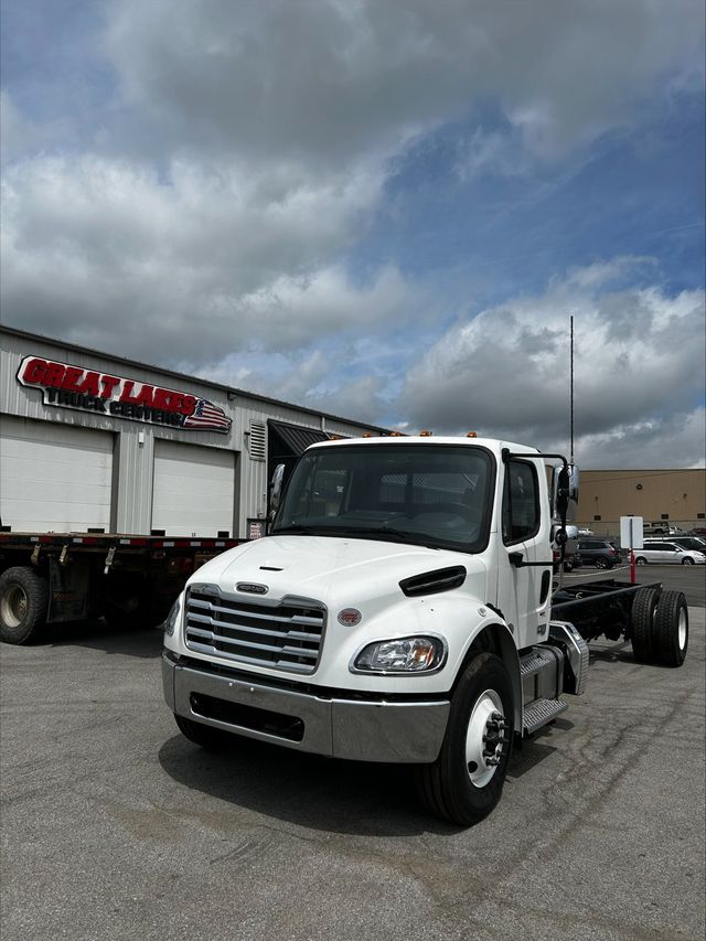 2025 Freightliner M2106