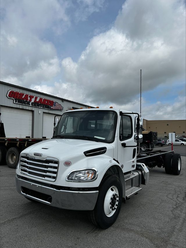2025 Freightliner M2106