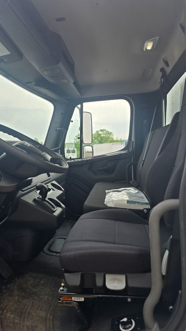 2025 Freightliner M2106