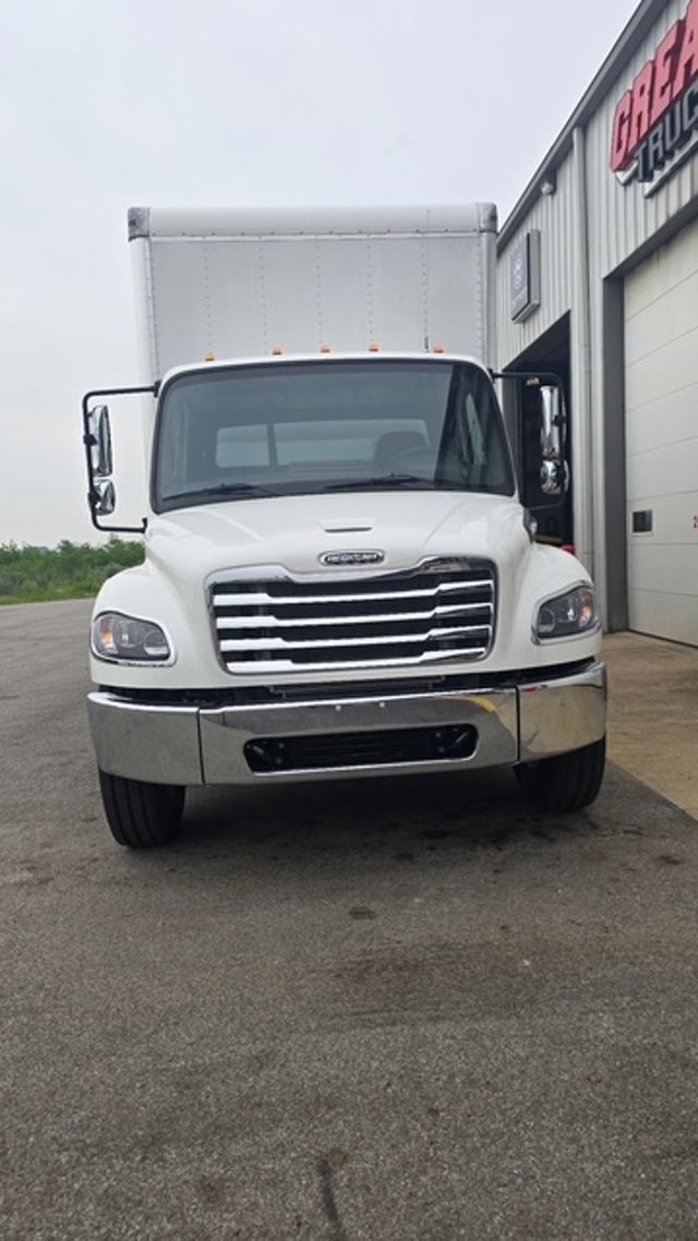2025 Freightliner M2106