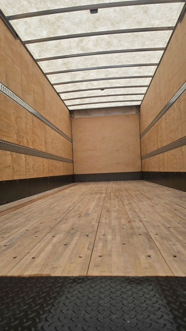 2025 Freightliner M2106