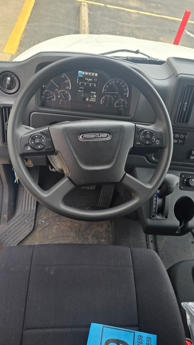 2025 Freightliner M2106