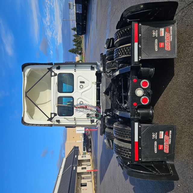 2019 Freightliner Cascadia-4