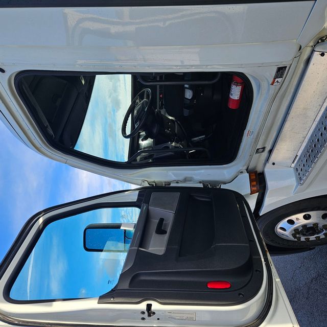 2019 Freightliner Cascadia-5