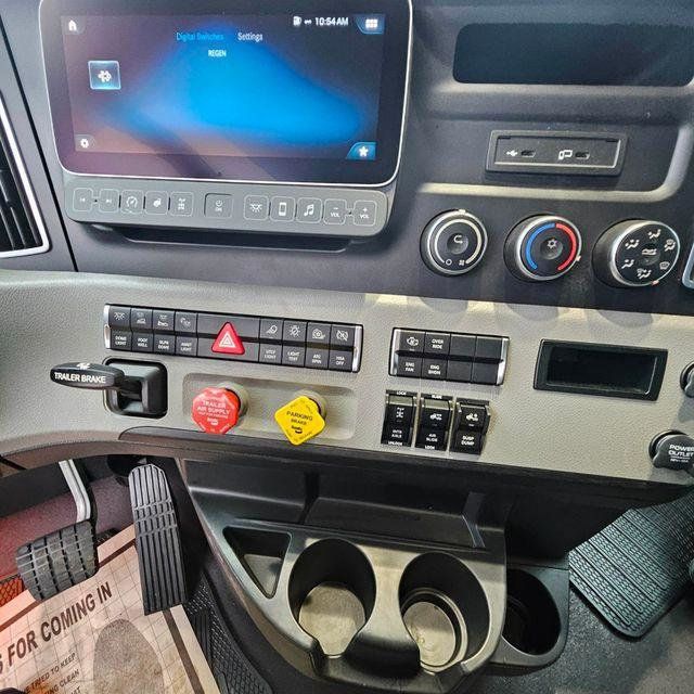 2026 Freightliner Cascadia-8