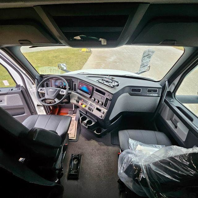 2026 Freightliner Cascadia-12