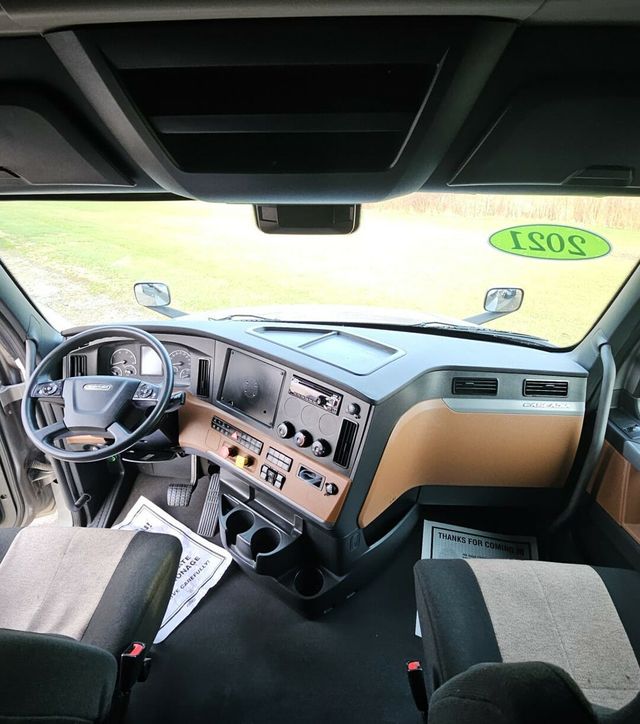 2021 Freightliner Cascadia-7