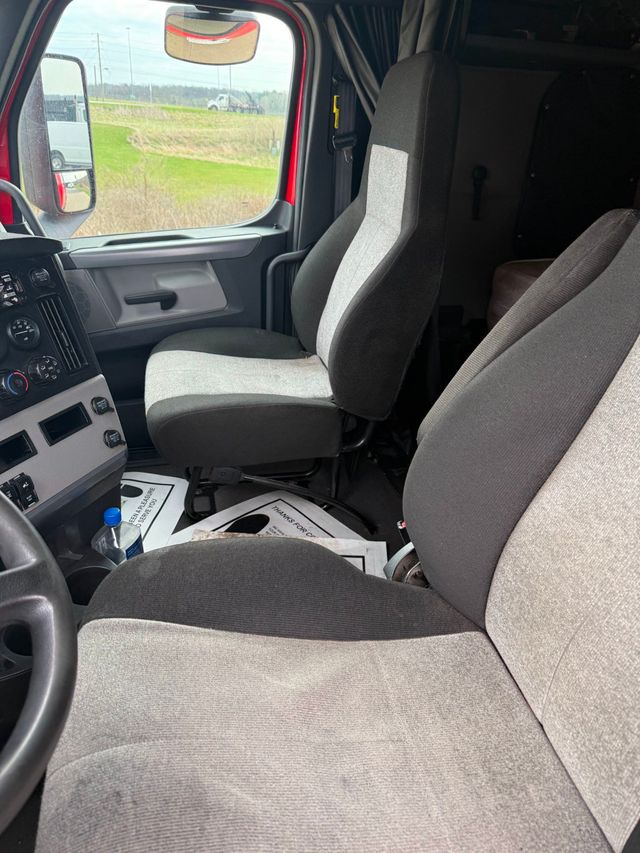 2020 Freightliner Cascadia-12