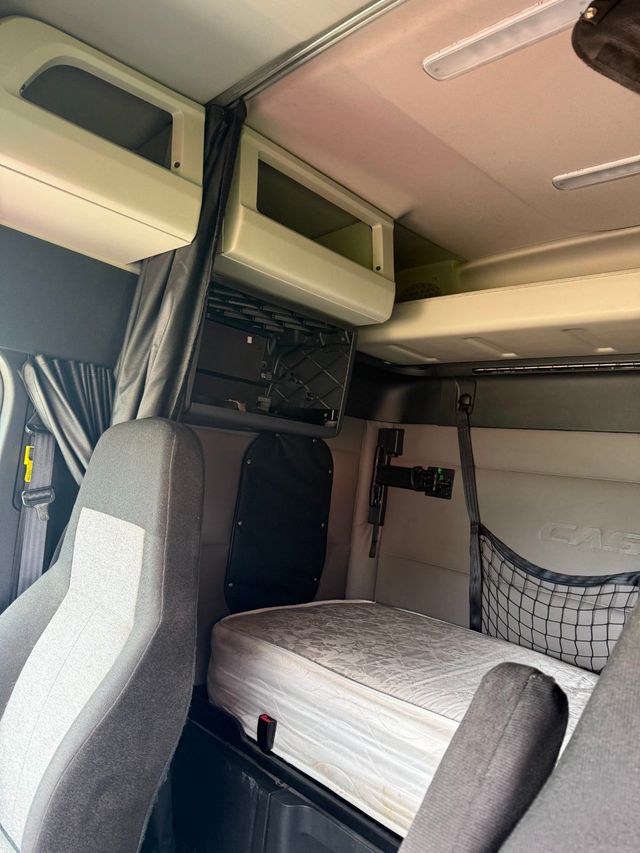 2020 Freightliner Cascadia-14