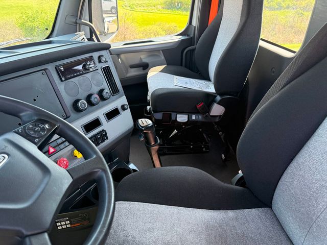 2021 Freightliner Cascadia-9