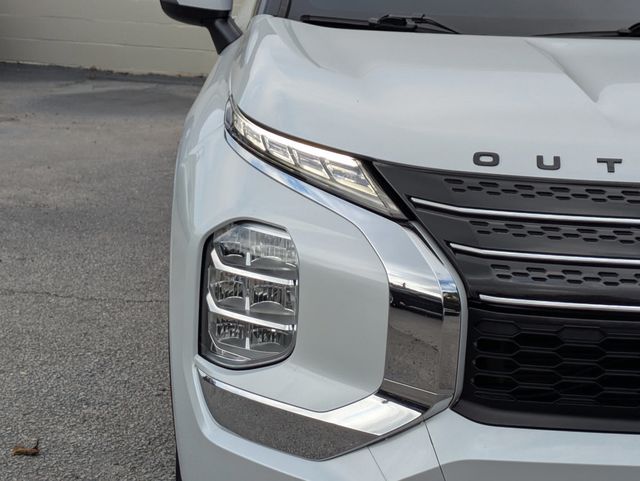 2022 Mitsubishi Outlander ES FWD - 9