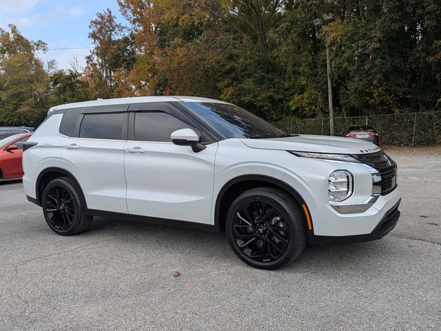 2022 Mitsubishi Outlander ES FWD - 0