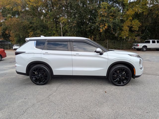 2022 Mitsubishi Outlander ES FWD - 2