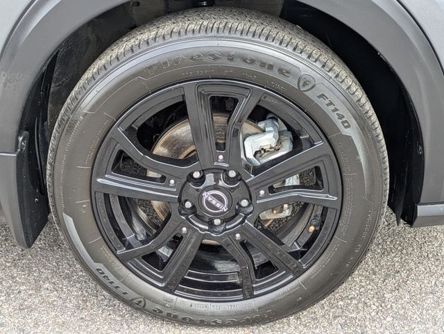 2024 Nissan Kicks SR FWD Boulder Gray Pearl at Robbins Nissan