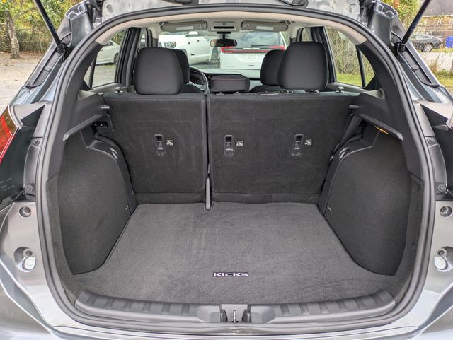 2024 Nissan Kicks SR FWD Boulder Gray Pearl at Robbins Nissan