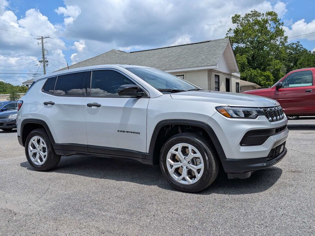 Silver Zynith Metallic Clearcoat 2024 Jeep Compass SUV / Crossover Four-Wheel Drive 8-Speed Automatic