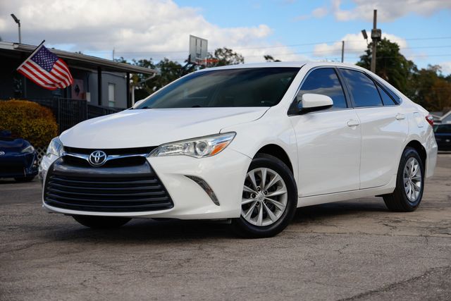 2016 Toyota Camry LE Sedán Tracción delantera 6 velocidades Automática
