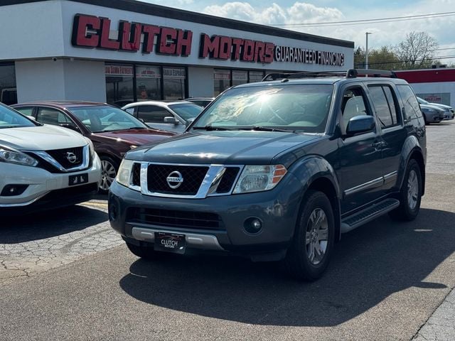 2008 Nissan Pathfinder LE V6 4X4's photo