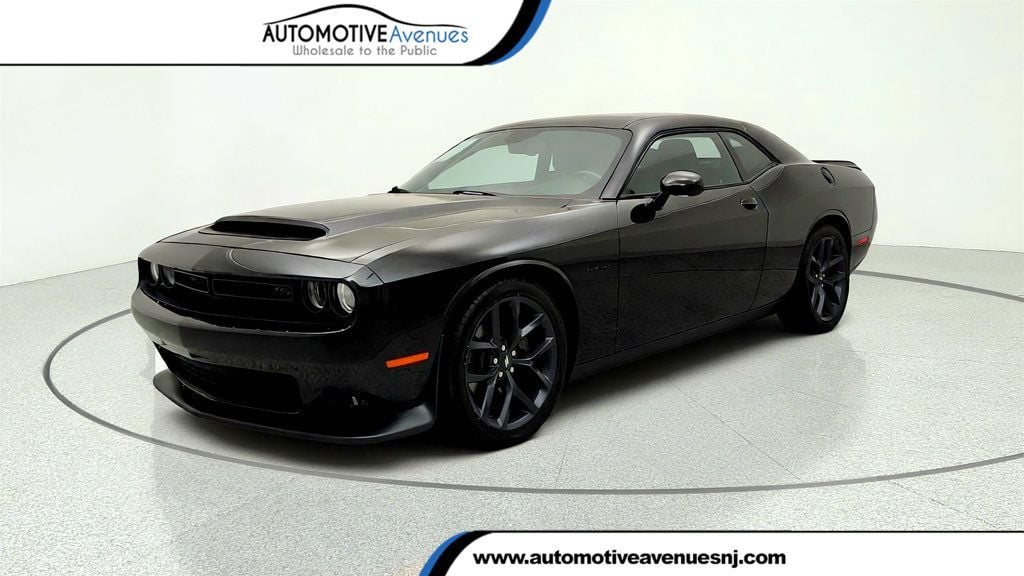 Pitch Black Clearcoat 2020 Dodge Challenger Coupe Rear-Wheel Drive 6-Speed Automatic