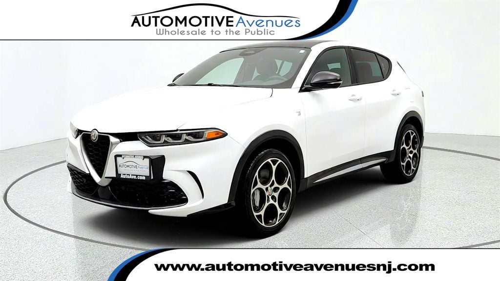 Alfa White 2024 Alfa Romeo Tonale SUV / Crossover All-Wheel Drive 8-Speed Automatic
