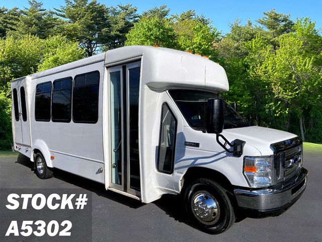 2012 Ford E-450 20 Passenger Shuttle Bus w/ Wheelchair Lift