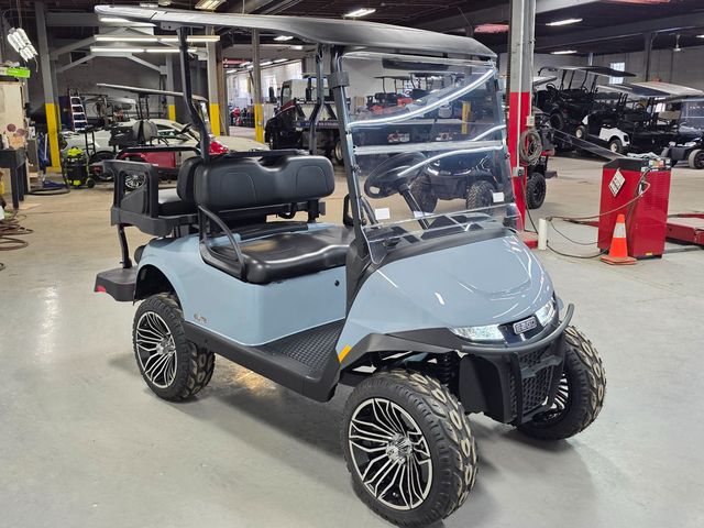 2026 E-Z-GO RXV 4 Summit X Elite Lithium — photo 4