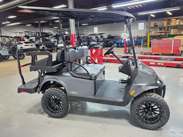 2026 E-Z-GO RXV 4 Summit X Elite Lithium — photo 5