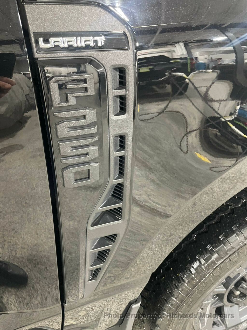 2023 Ford Super Duty F-250 SRW LARIAT 4WD Crew Cab 6.75' Box - Agate Black Metallic exterior view 10