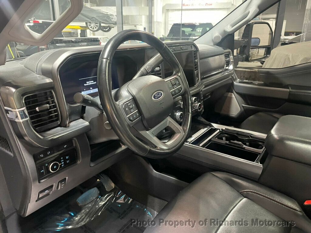 2023 Ford Super Duty F-250 SRW LARIAT 4WD Crew Cab 6.75' Box - Agate Black Metallic exterior view 15