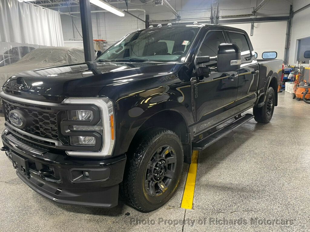 2023 Ford Super Duty F-250 SRW LARIAT 4WD Crew Cab 6.75' Box - Agate Black Metallic exterior view 4