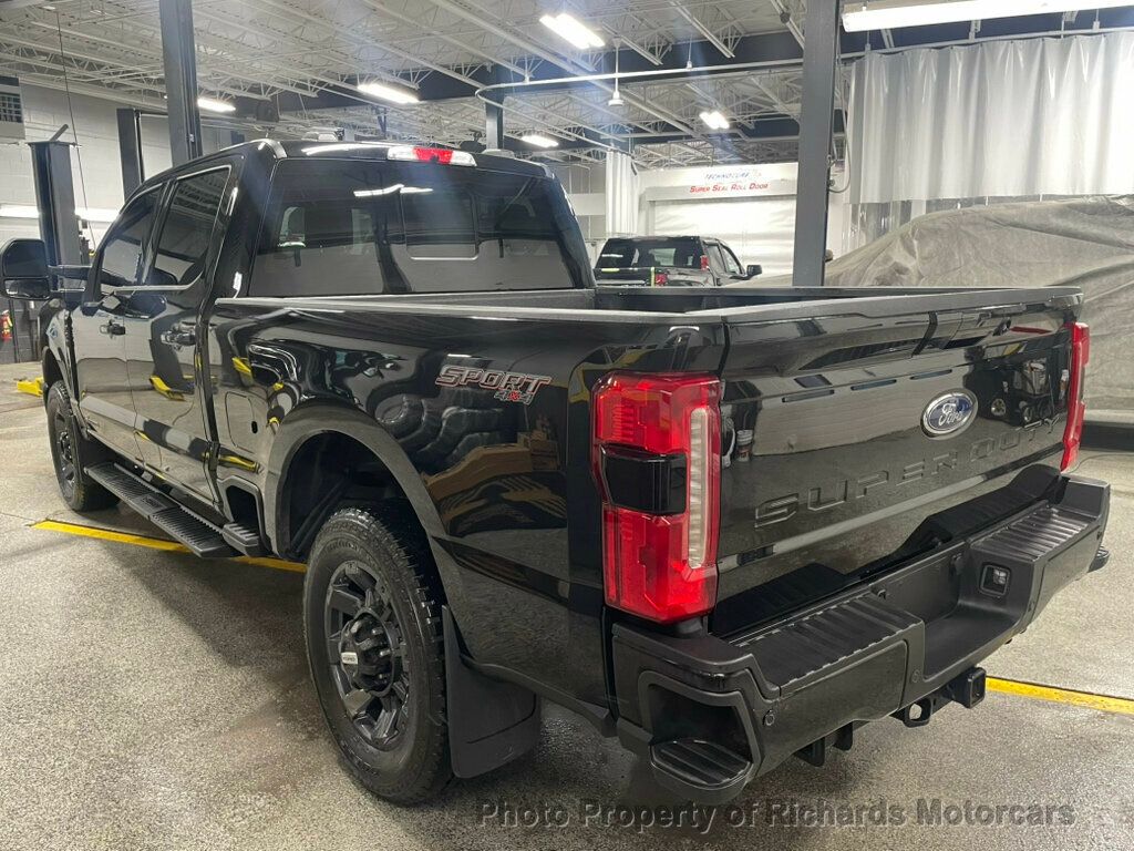 2023 Ford Super Duty F-250 SRW LARIAT 4WD Crew Cab 6.75' Box - Agate Black Metallic exterior view 5