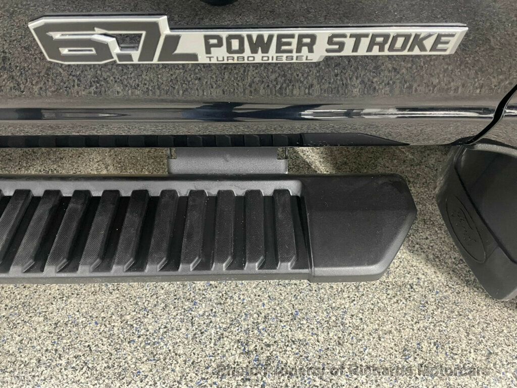 2023 Ford Super Duty F-250 SRW LARIAT 4WD Crew Cab 6.75' Box - Agate Black Metallic exterior view 9