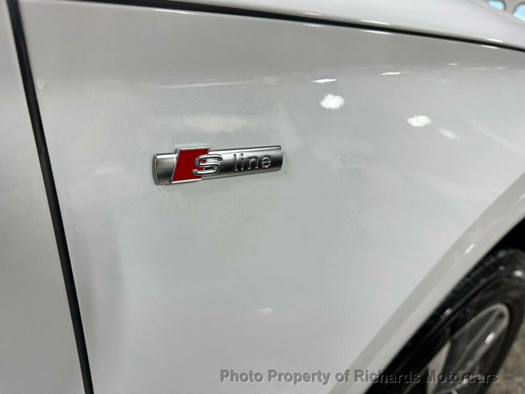 2023 Audi Q5 S line Premium Plus 45 TFSI quattro - Glacier White Metallic exterior view 10