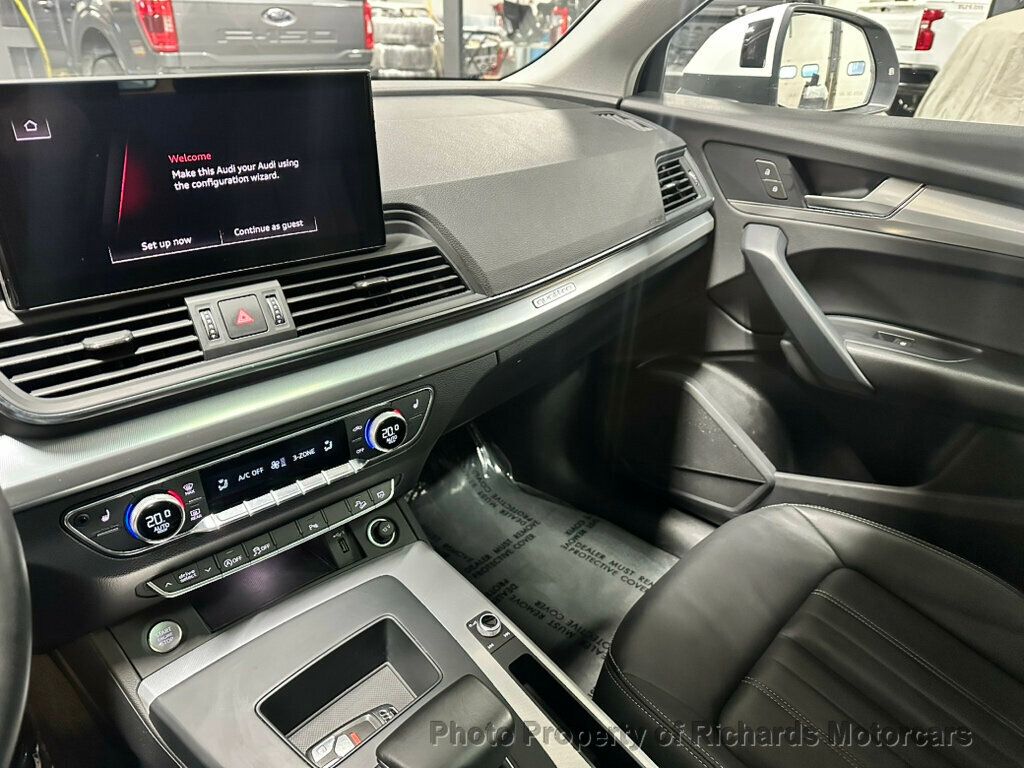 2023 Audi Q5 S line Premium Plus 45 TFSI quattro - Glacier White Metallic exterior view 13