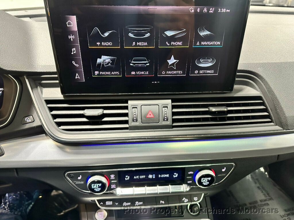 2023 Audi Q5 S line Premium Plus 45 TFSI quattro - Glacier White Metallic exterior view 15