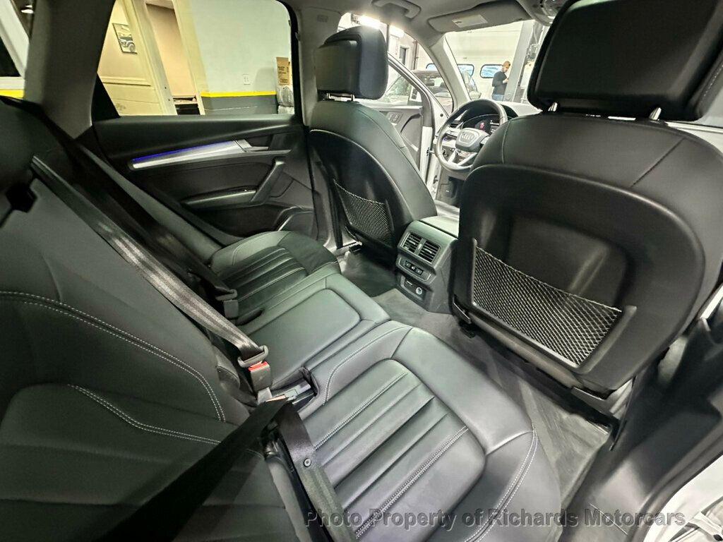 2023 Audi Q5 S line Premium Plus 45 TFSI quattro - Glacier White Metallic exterior view 18