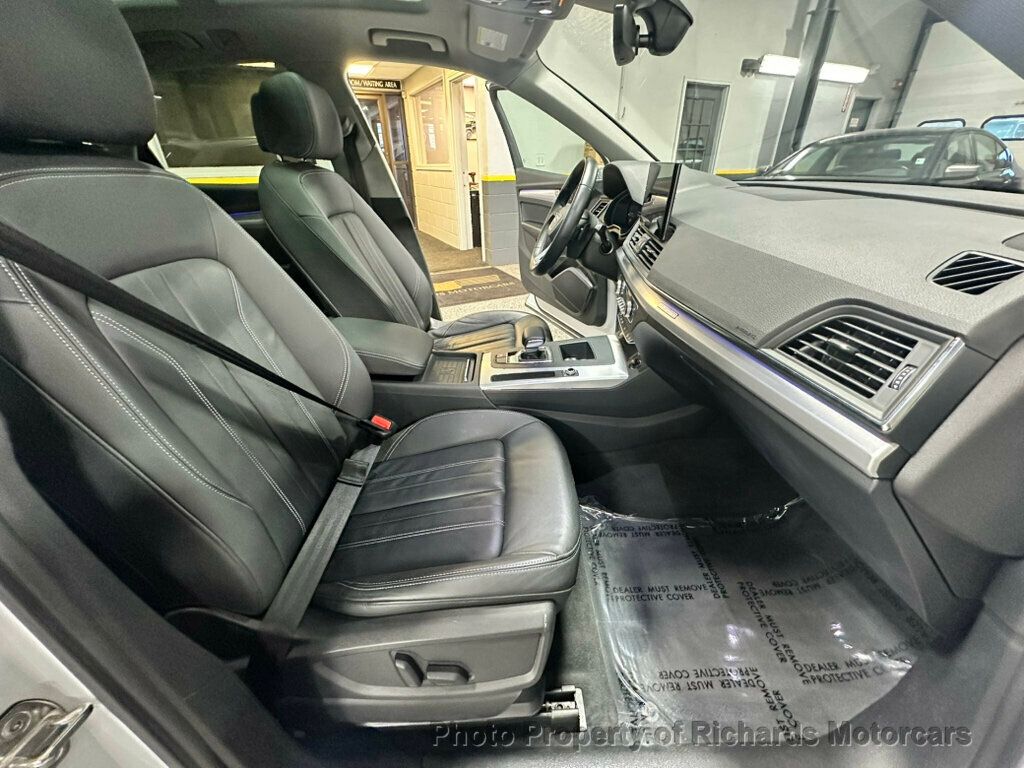 2023 Audi Q5 S line Premium Plus 45 TFSI quattro - Glacier White Metallic exterior view 19
