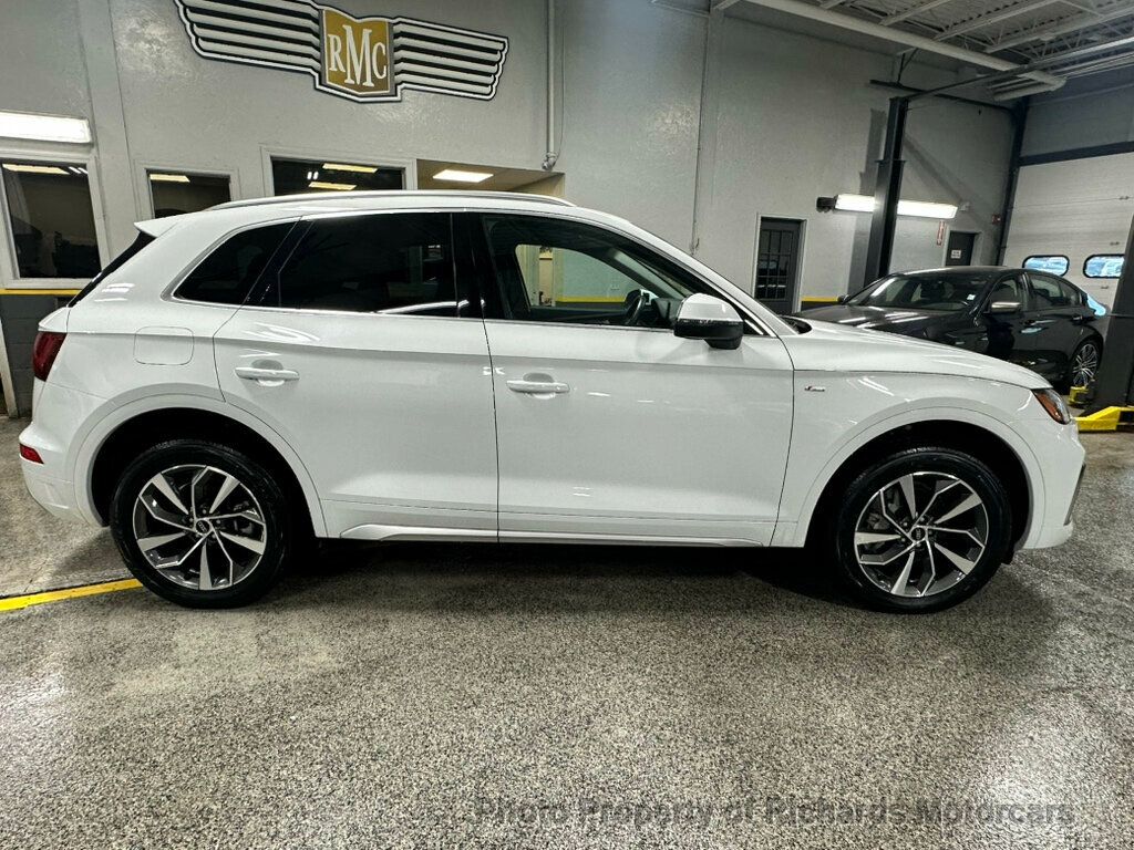 2023 Audi Q5 S line Premium Plus 45 TFSI quattro - Glacier White Metallic exterior view 2