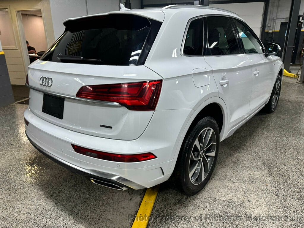 2023 Audi Q5 S line Premium Plus 45 TFSI quattro - Glacier White Metallic exterior view 3