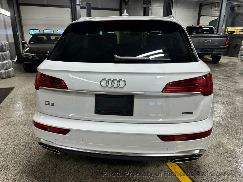 2023 Audi Q5 S line Premium Plus 45 TFSI quattro - Glacier White Metallic exterior view 4