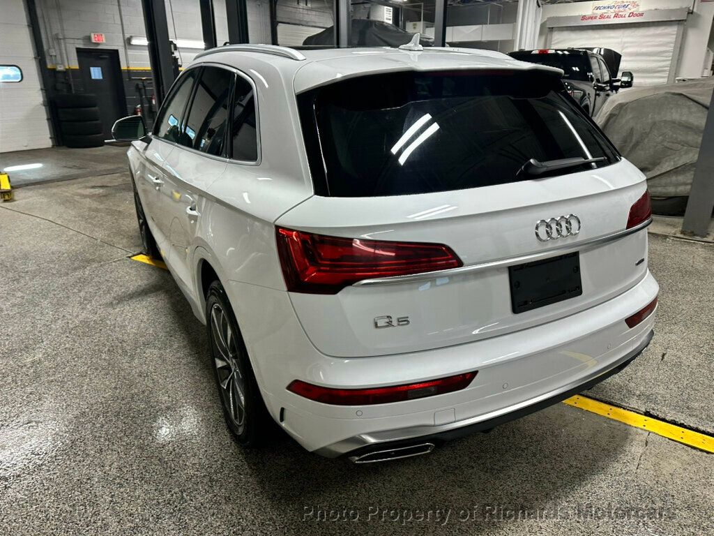 2023 Audi Q5 S line Premium Plus 45 TFSI quattro - Glacier White Metallic exterior view 5