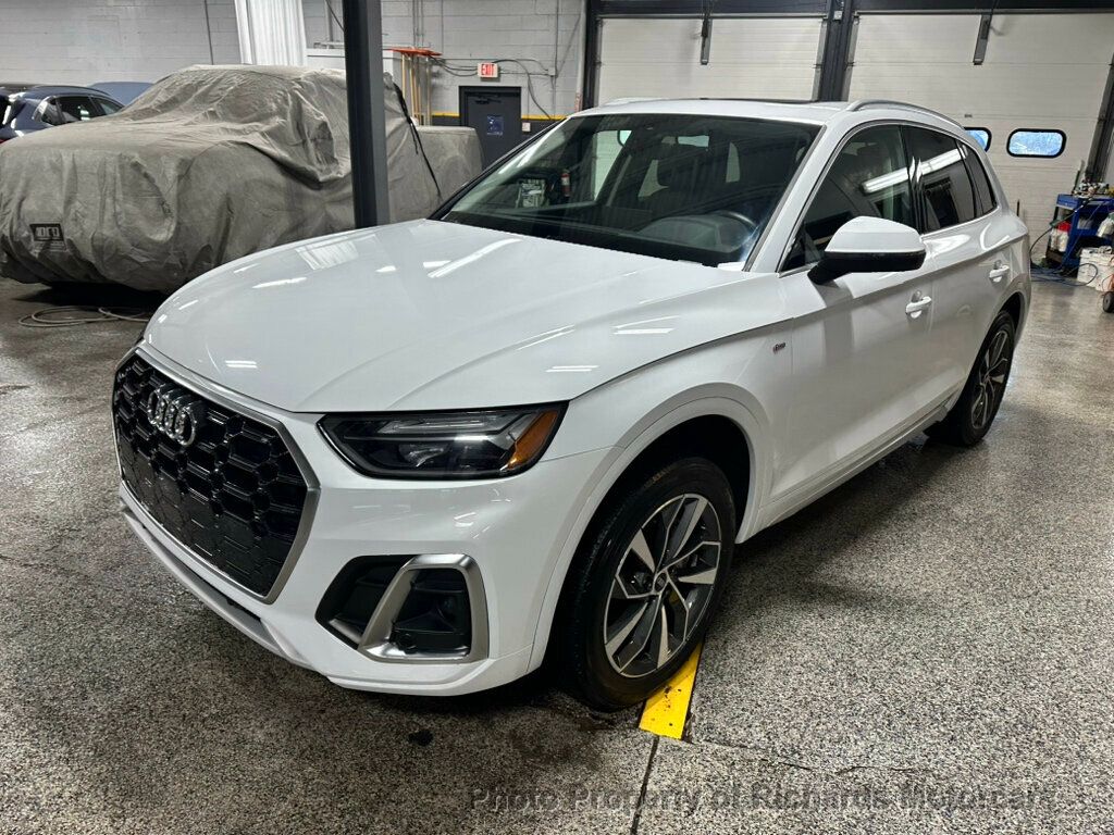 2023 Audi Q5 S line Premium Plus 45 TFSI quattro - Glacier White Metallic exterior view 7