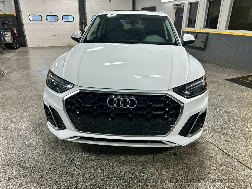 2023 Audi Q5 S line Premium Plus 45 TFSI quattro - Glacier White Metallic exterior view 8