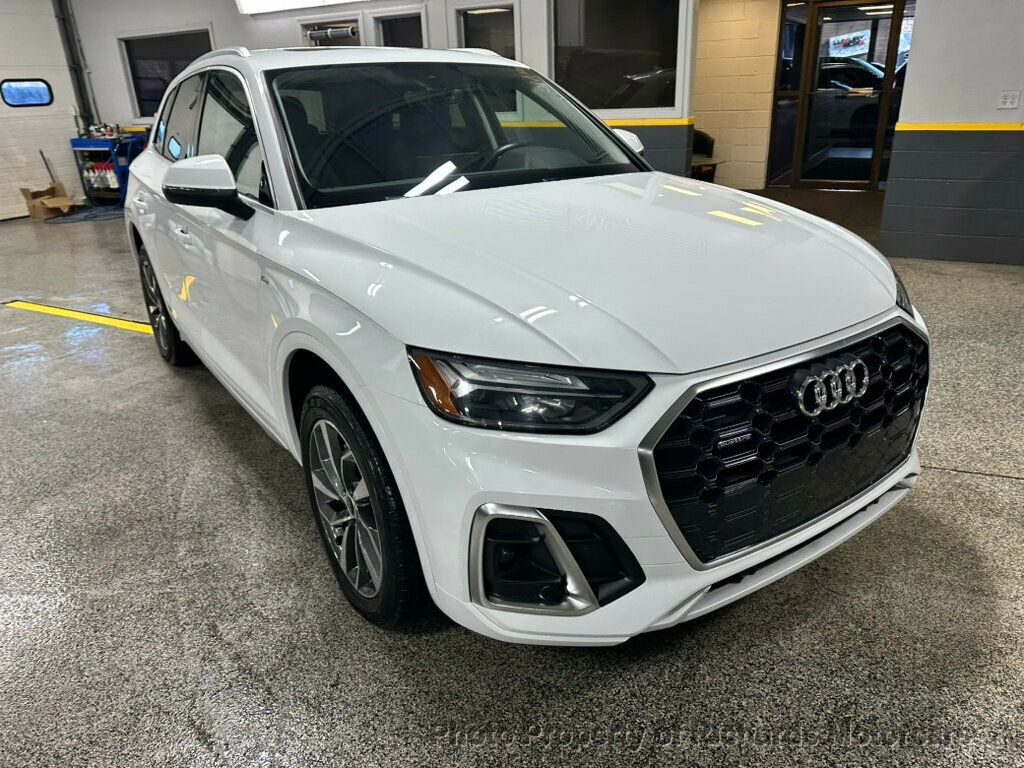 2023 Audi Q5 S line Premium Plus 45 TFSI quattro - Glacier White Metallic exterior view 9